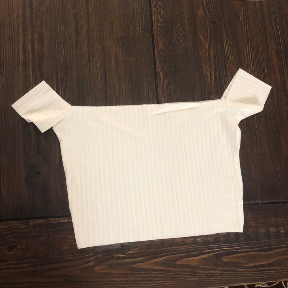 NWOT Off Shoulder Ribbed Crop Tee - Picture 5 of 7